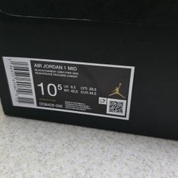 AIR JORDAN 1 MID