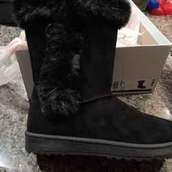 Faux Fur Boots. New In Box Size 5