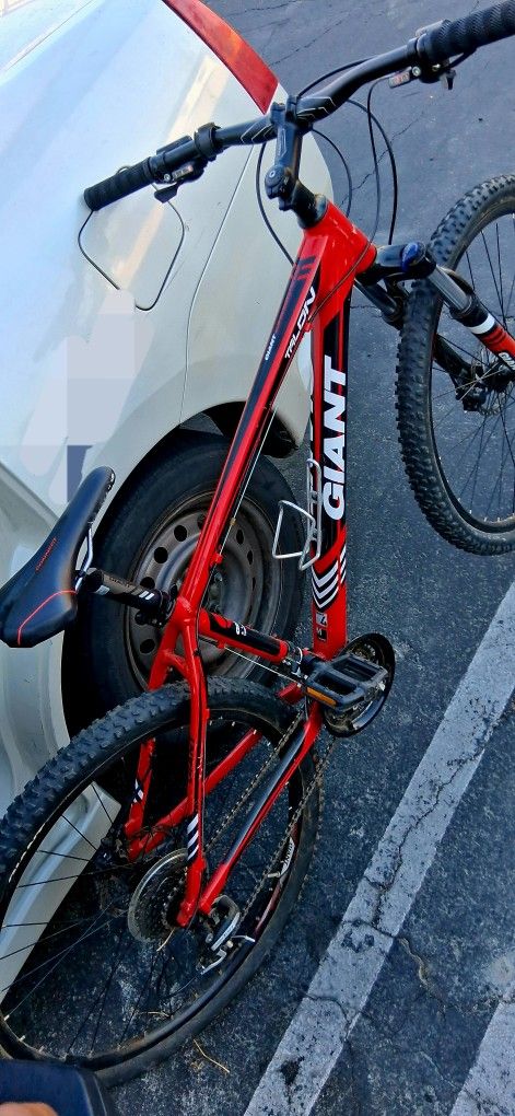 6000SeriesALUXX GIANT BIKE $350