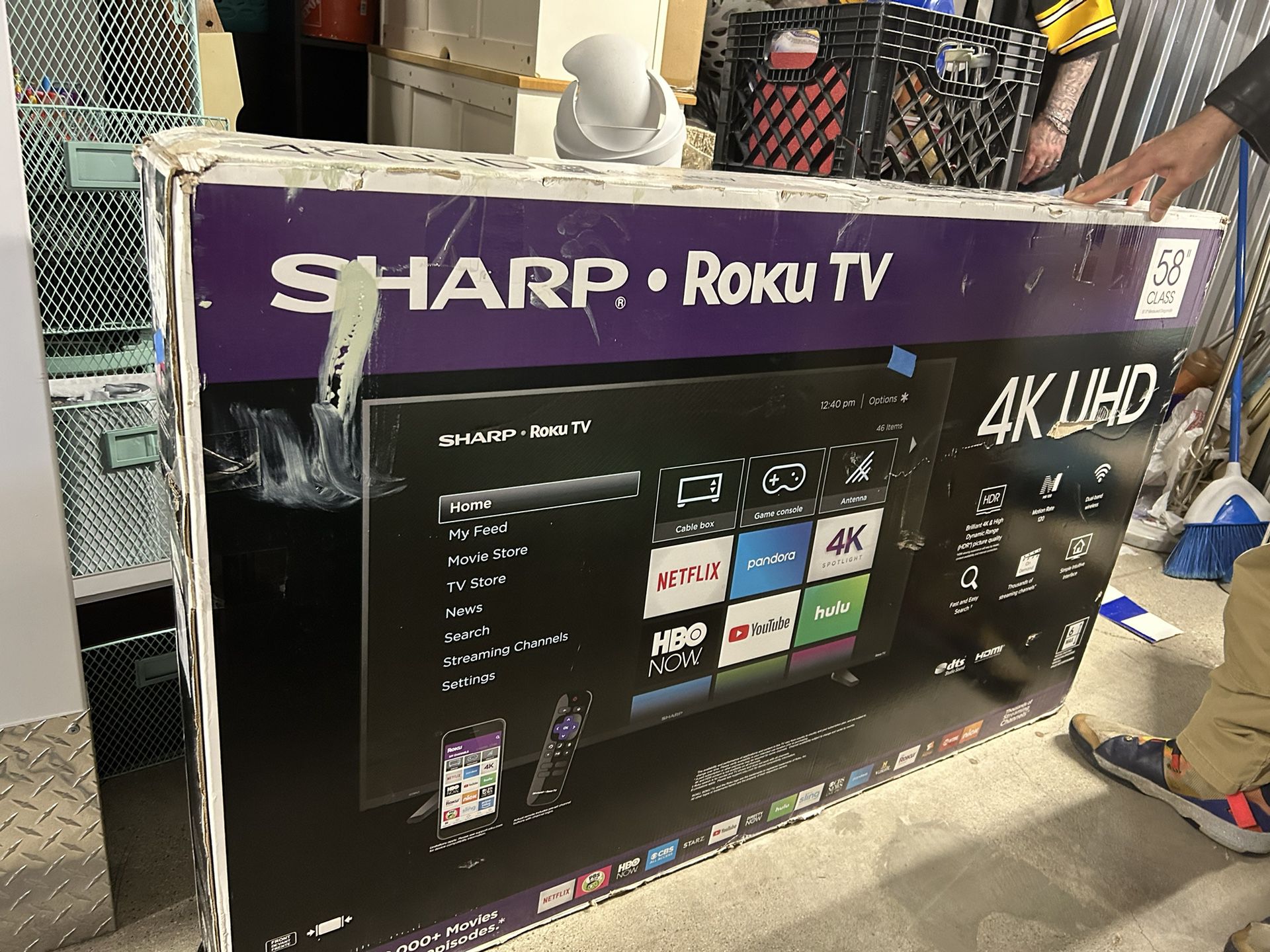 58” Smart 4k UHD ROKU Tv