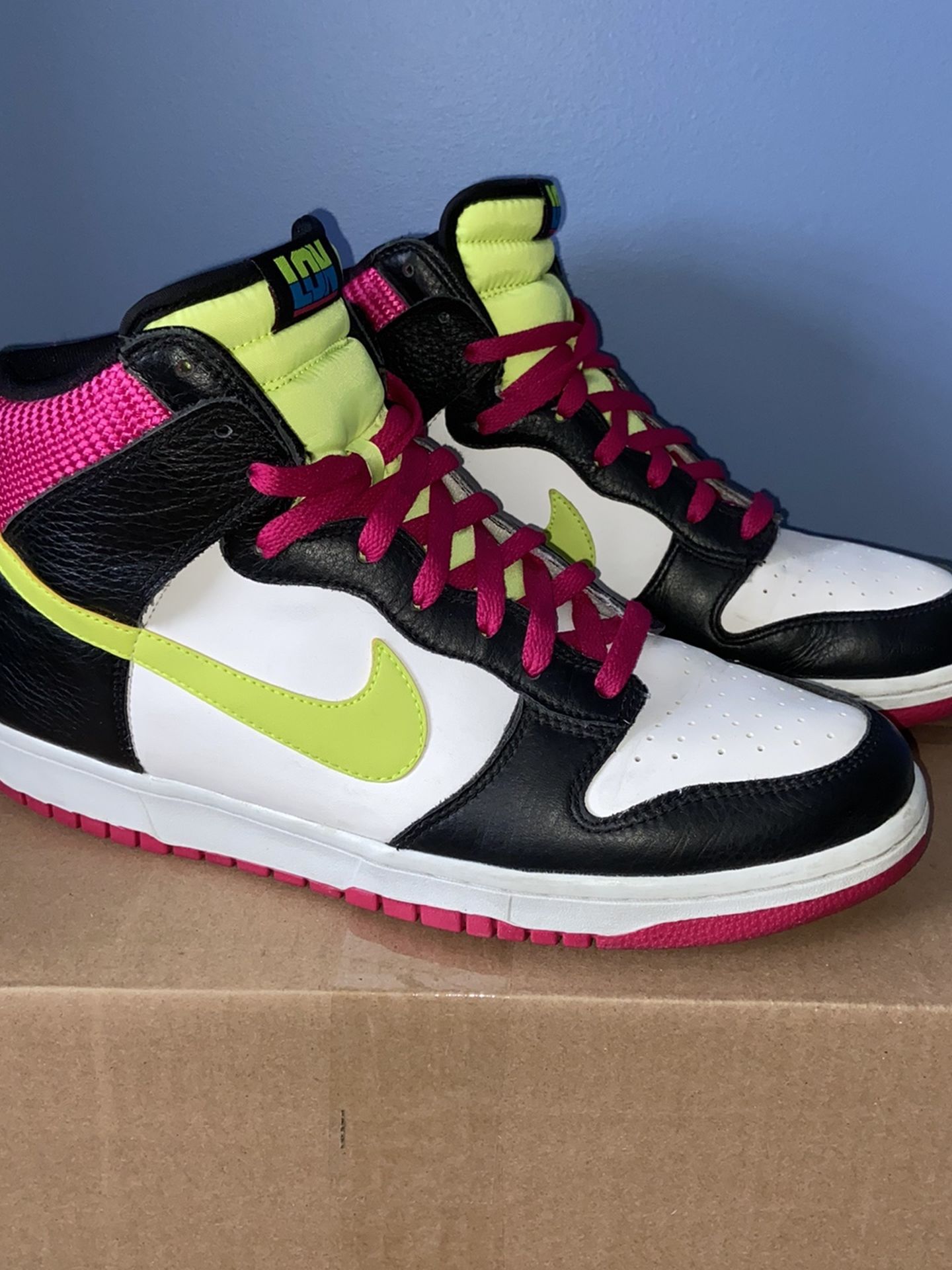 Nike Dunk High “London” Size 12 Fireberry/Volt Preowned