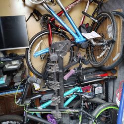 4 Bikes W/ Thule Bike Rack Free Delivery 