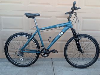 26"x2.10.DIAMONBACK RESPONSE MENS MOUNTAIN BIKE. (L/G).LIKE NEW WITH FRESHLY TUNE UP 👌🏼