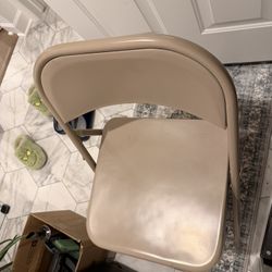 ** Folding Chair - Sturdy Metal, Great Conditions 