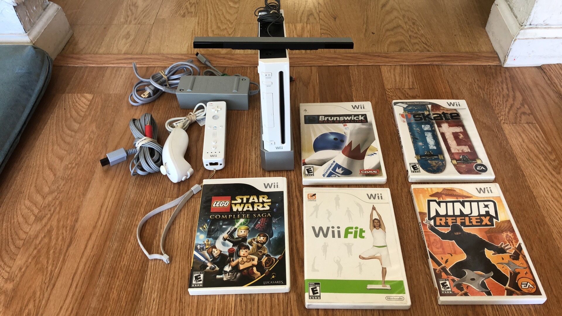 Wii game console with 5 games