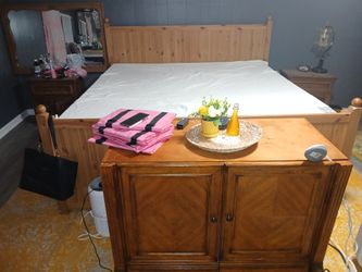 King Size Bed With Dressers Under And Mattress.