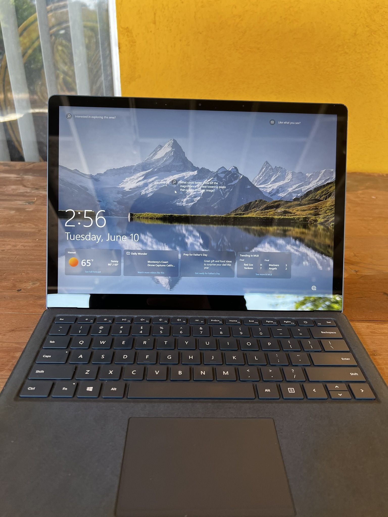 Microsoft Surface Laptop 2 – i7 / 256GB SSD / 8GB RAM