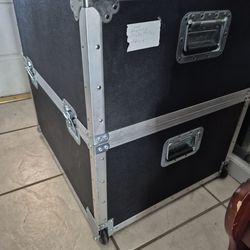 Heavy duty rolling case