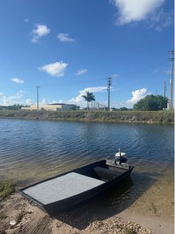 10ft John boat comes with 1973 Evinrude 9 1/2