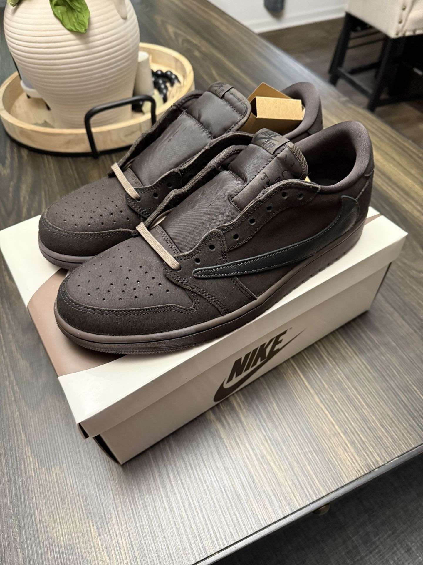 Jordan 1 Low Travis Scott Velvet Brown 