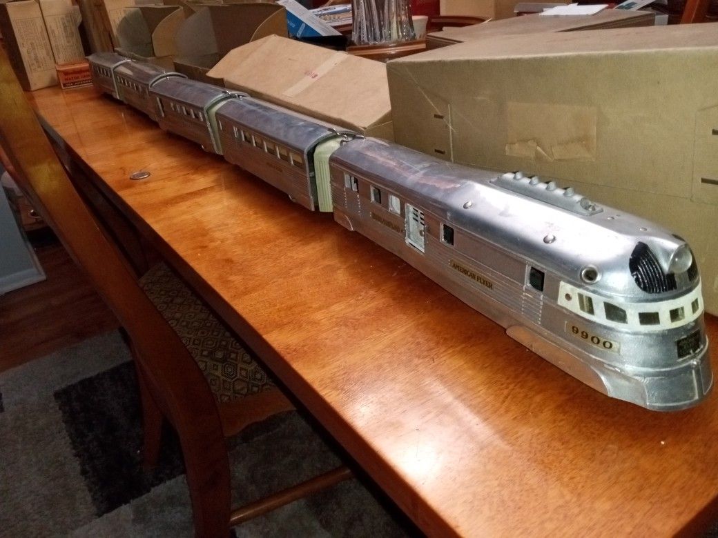 1930s American Flyer Model RR Aluminum Train &Tracks