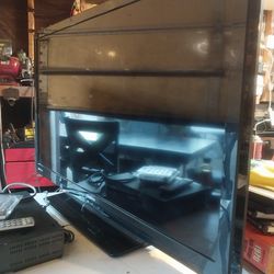 50 inch LCD TV Magnavox with remote