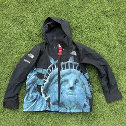 Used ONCE Supreme North Face Statue Of Liberty Jacket Black Size Medium 