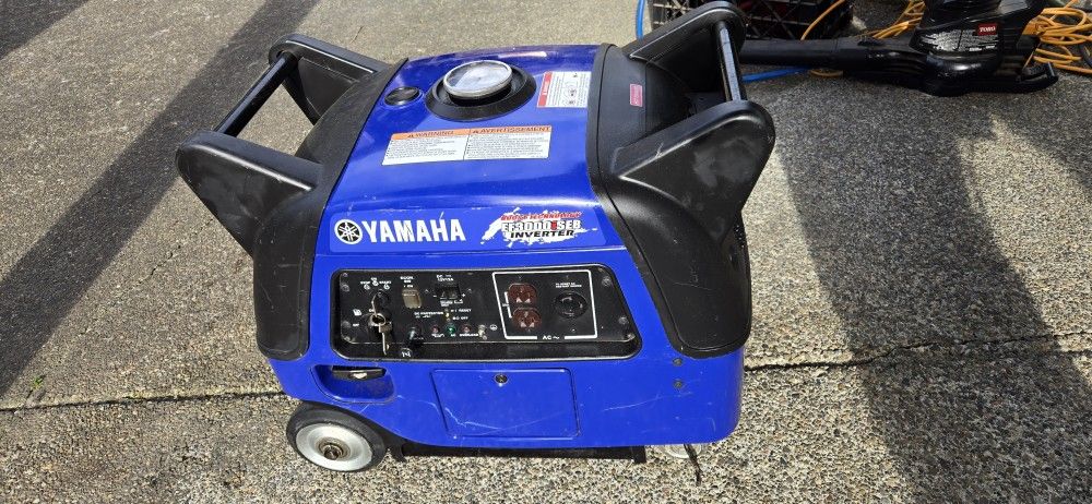 Yamaha EF3000iSEB 3000 Watt Inverter Generator