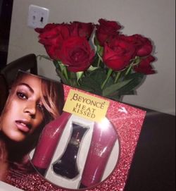 Ladies perfume set new