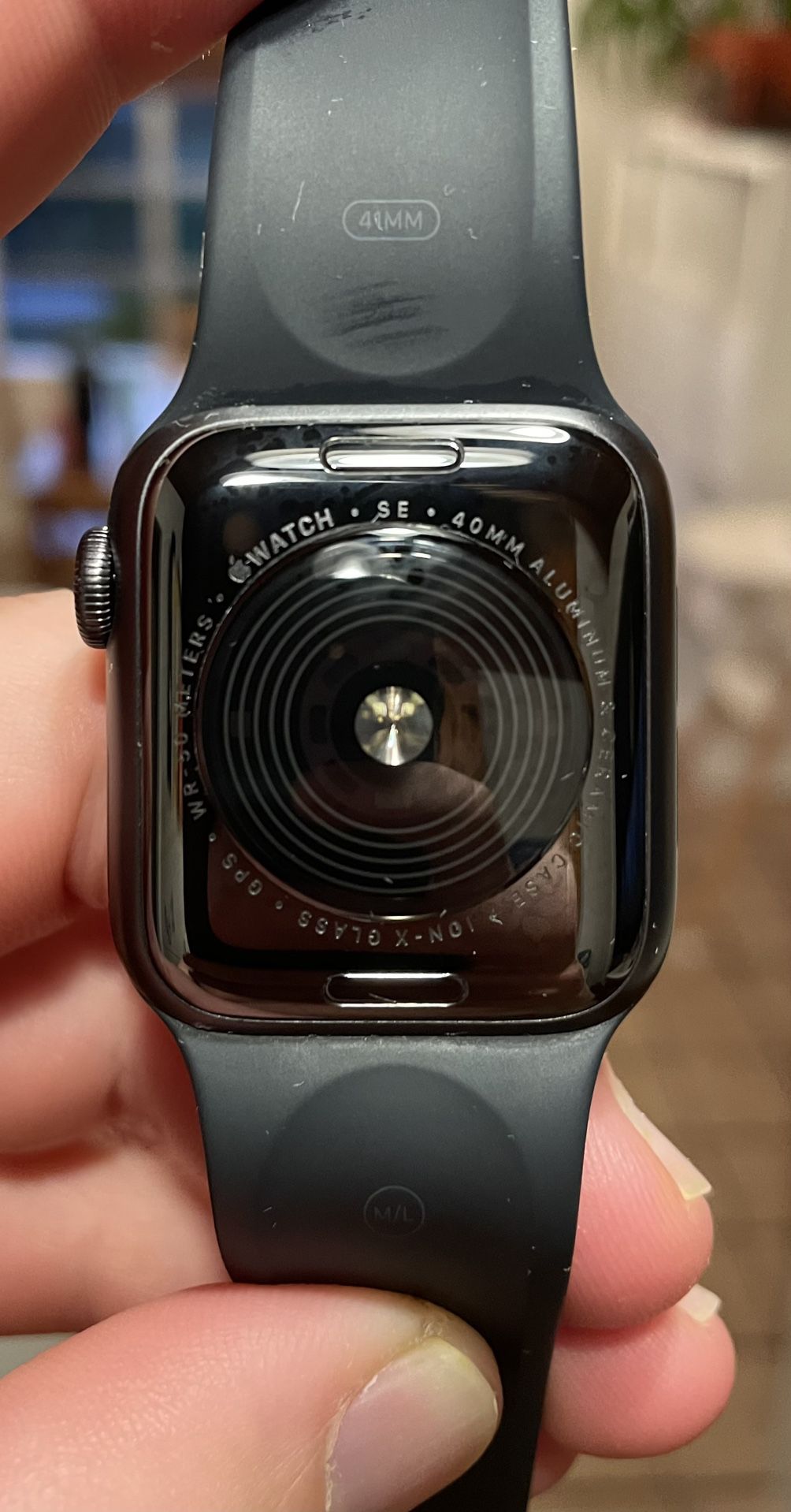 Black Apple Watch SE 40mm GPS
