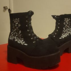 Women's Boots 6.5