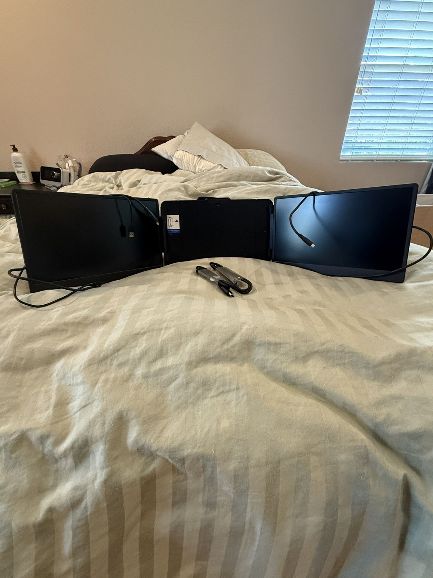 Portable 14.2” Laptop Screen Extender