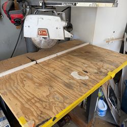 Vintage DEWALT Radial Arm Saw Black & Decker
