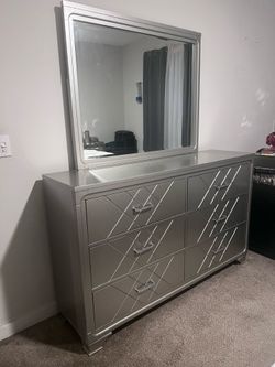 King size Bedroom set $700
