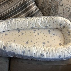 Lounge Pillow & 7 Velcro Swaddles 