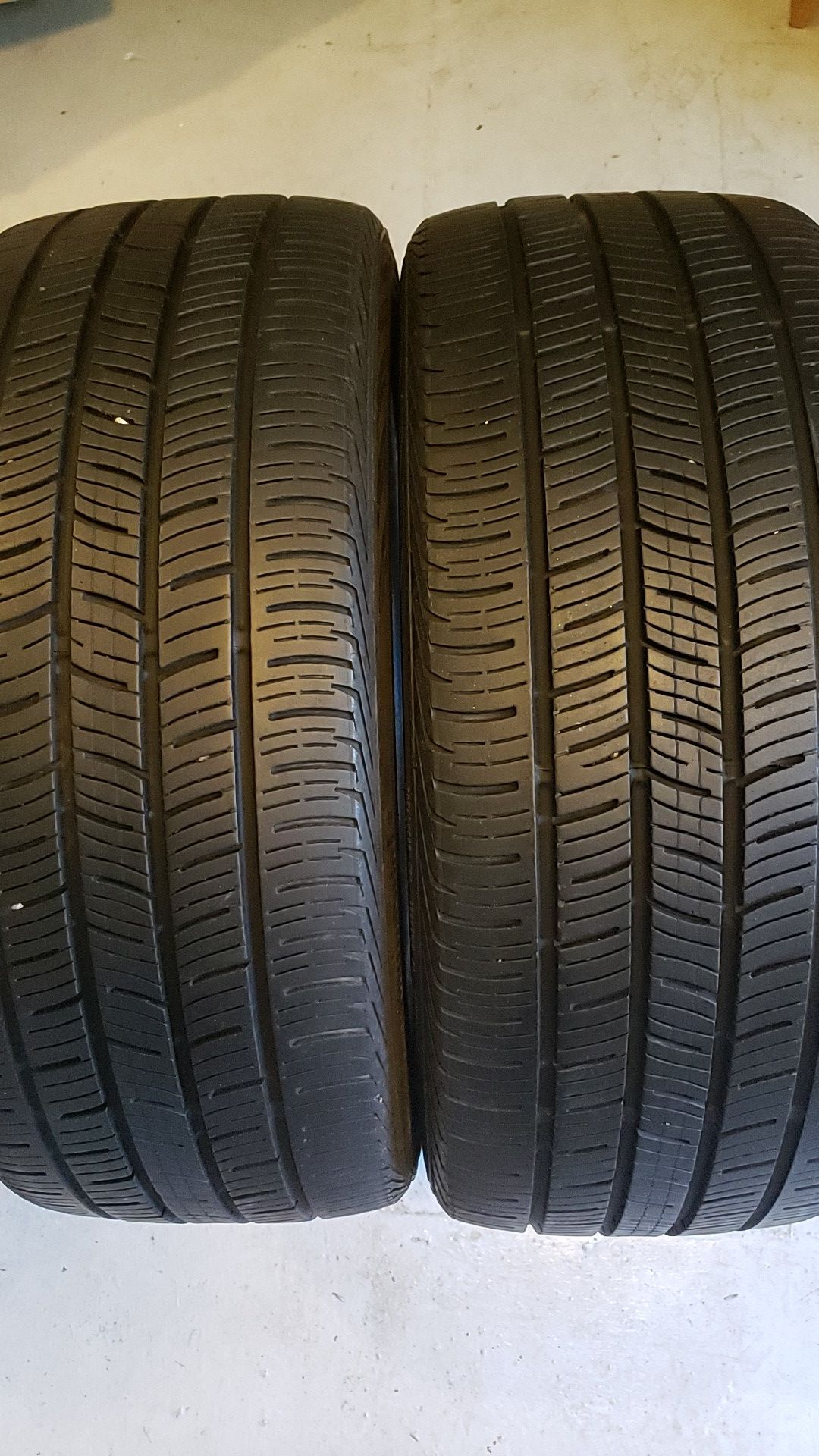 Continental in good condition 2 tires 235 40-19 good tread