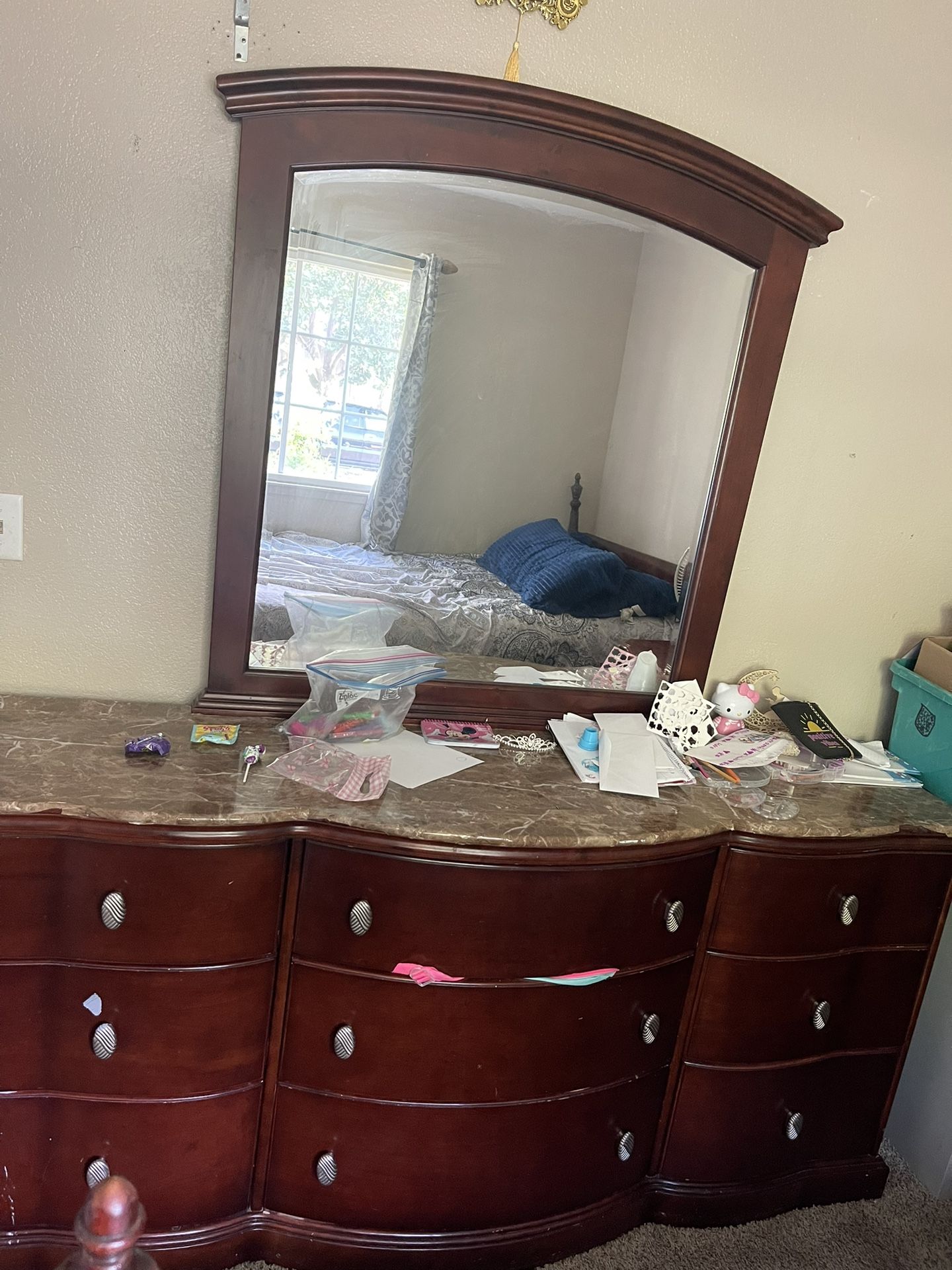 Dresser With Mirror