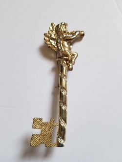 Gold Angel Key Pin