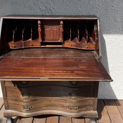 Antique ‘Secretary’ Desk made of solid mahogany wood