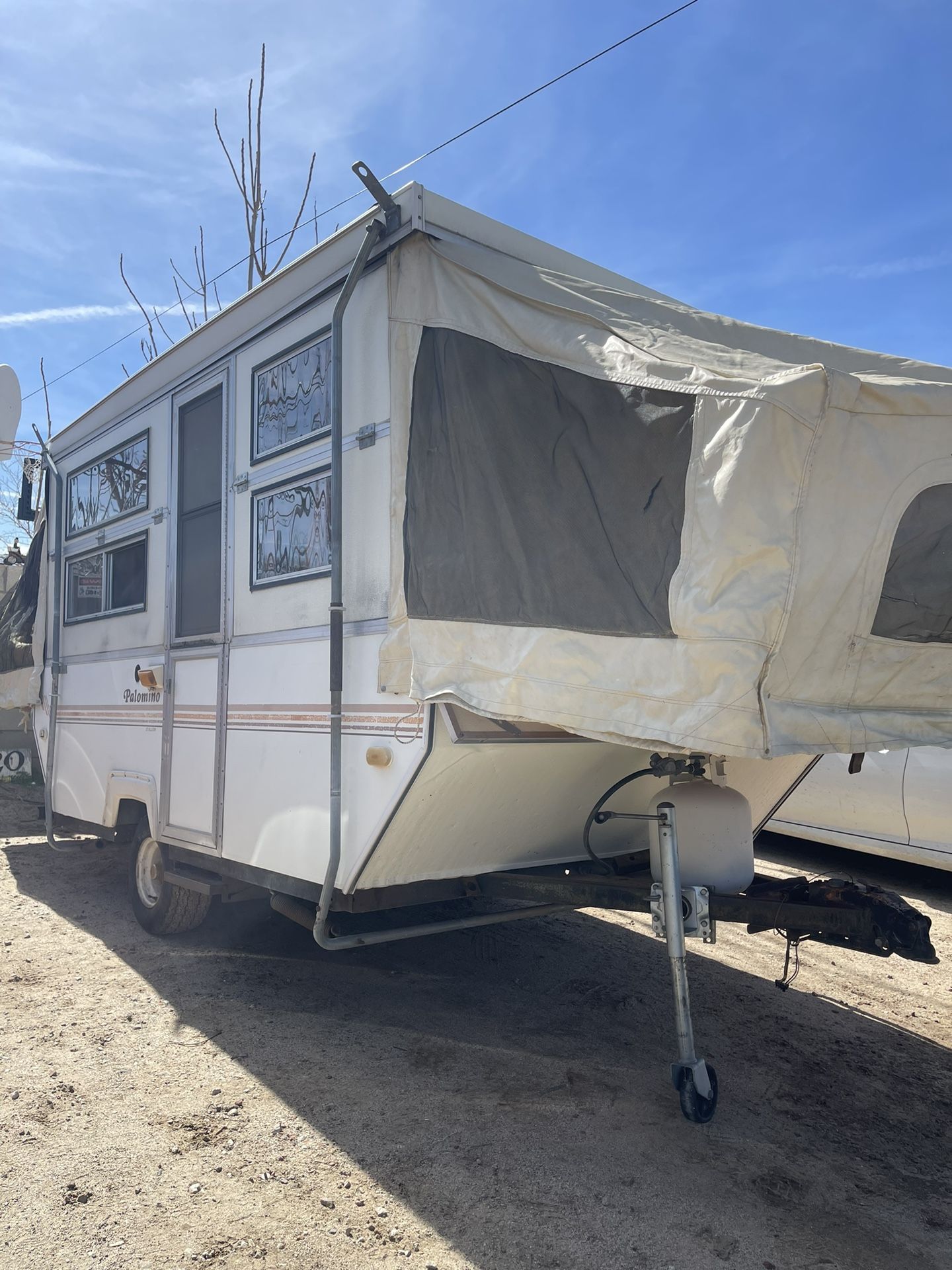 1985 Pop Up Trailer