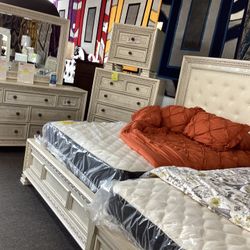 Queen Size Bed Set $1,699