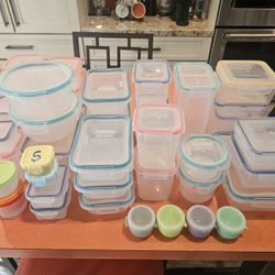 Assorted Tupperware