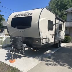 2020 Forest River 2204S Mini Lite Like New