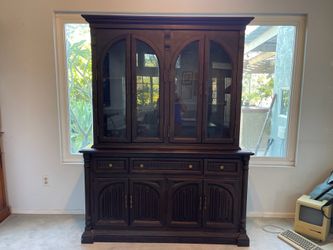 Two-piece china cabinet/hutch