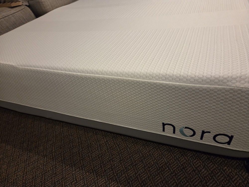Queen Nora 14" Cooling Gel Plush Memory Foam Mattress - Like New