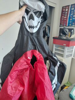 Halloween  inflatable skeleton