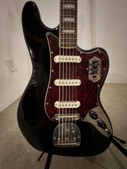 Squier Bass VI - Excellent condition