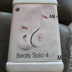 Beats Solo 4