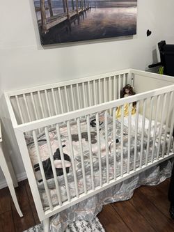 Beautiful Crib With Mattress 