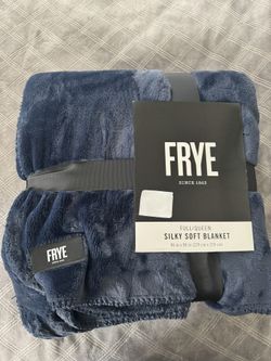 FRYE silky soft blanket full/queen blue