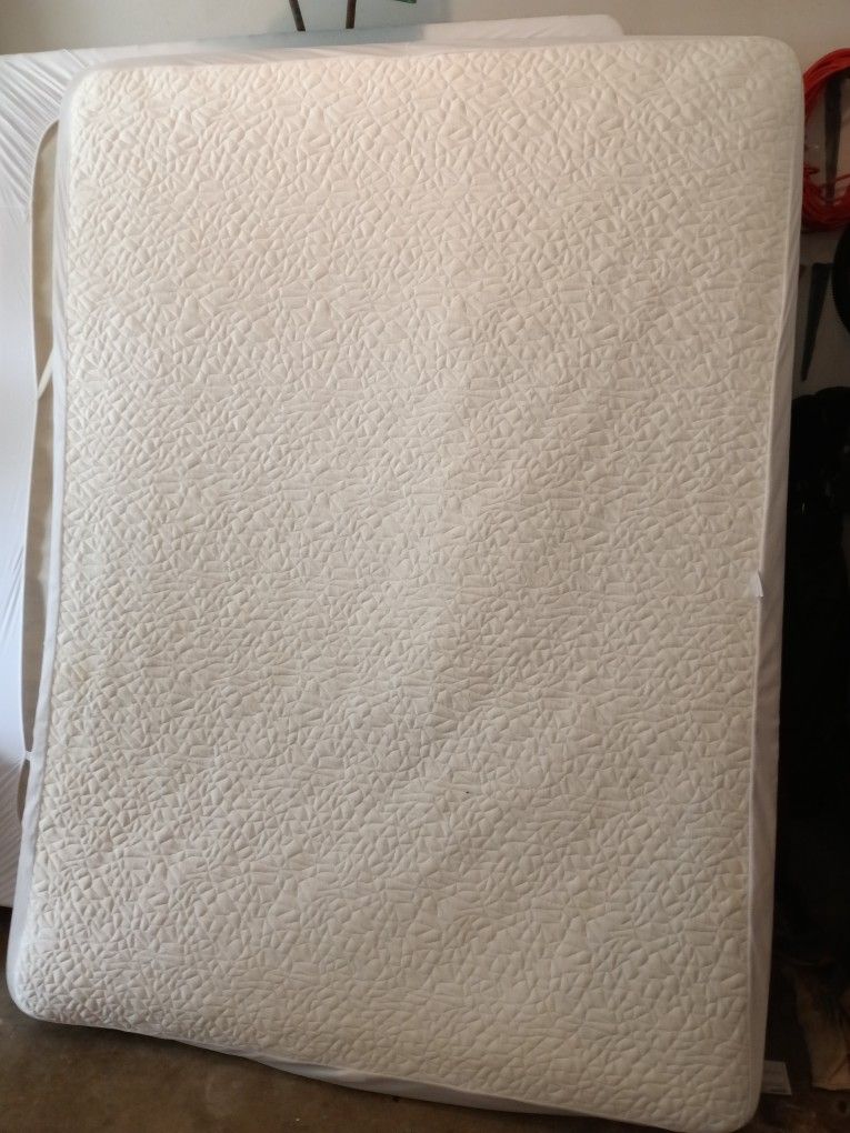 Queen Size Mattress And Box Spring 150.00!!!