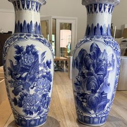 2 Blue Urns