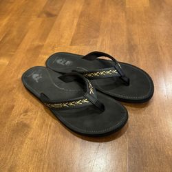 Woman’s cushion reef flip-flops size 10 can ship if needed