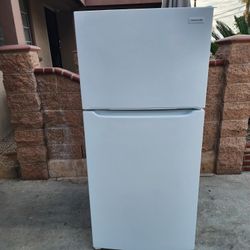3MONTHS WARRANTY 30X30X66 FRIGIDAIRE FRIDGE 18CUFT WHITE 