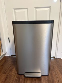 Garbage can