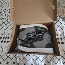 BRAND NEW Levi Shoes Never Worn Mens 7.5