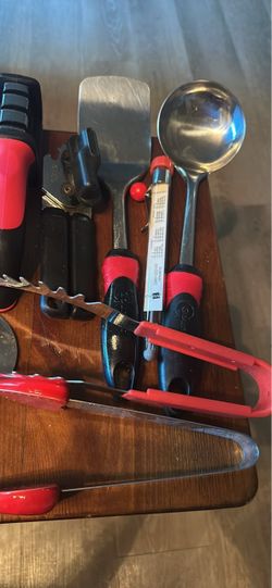 Mixed Kitchen Utensil Set 17 pieces for $65