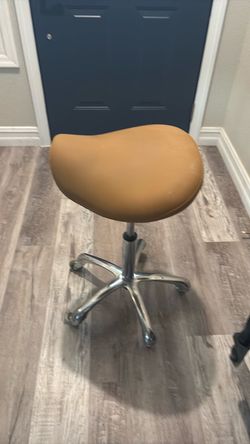 Saddle Stool with Rolling Base