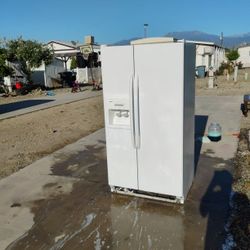 Kenmore side-by-side refrigerator works excellent