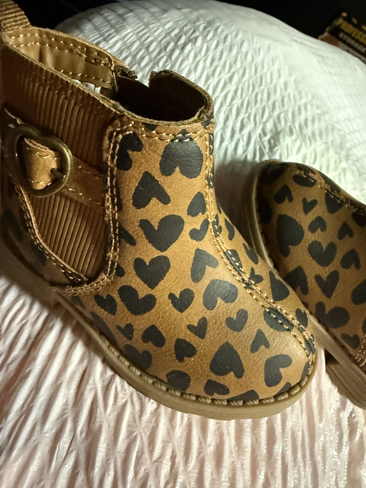 Kids Size 4 Excellent Condition !! Located In Pacoima 91331